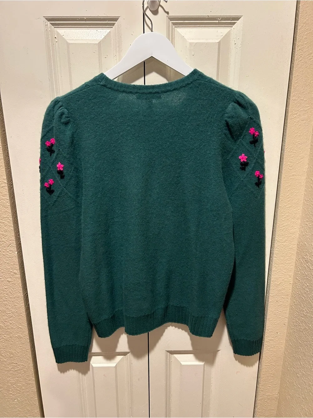 Aqua Cashmere 100% Puff Sleeve Embroidered Floral Sweater , M